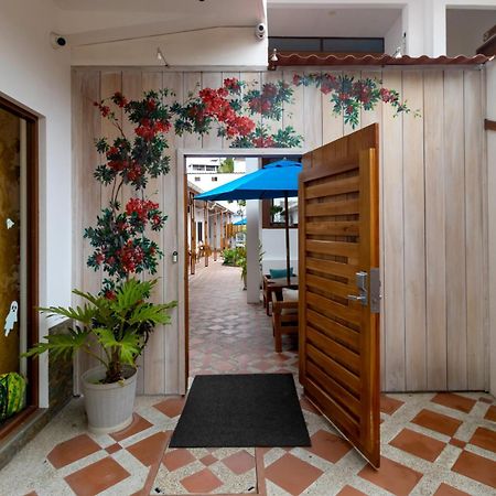 Plaza Luna Suites Puerto Ayora  Extérieur photo