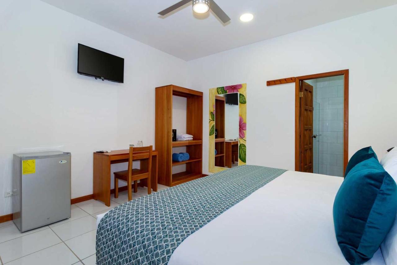 Plaza Luna Suites Puerto Ayora  Extérieur photo