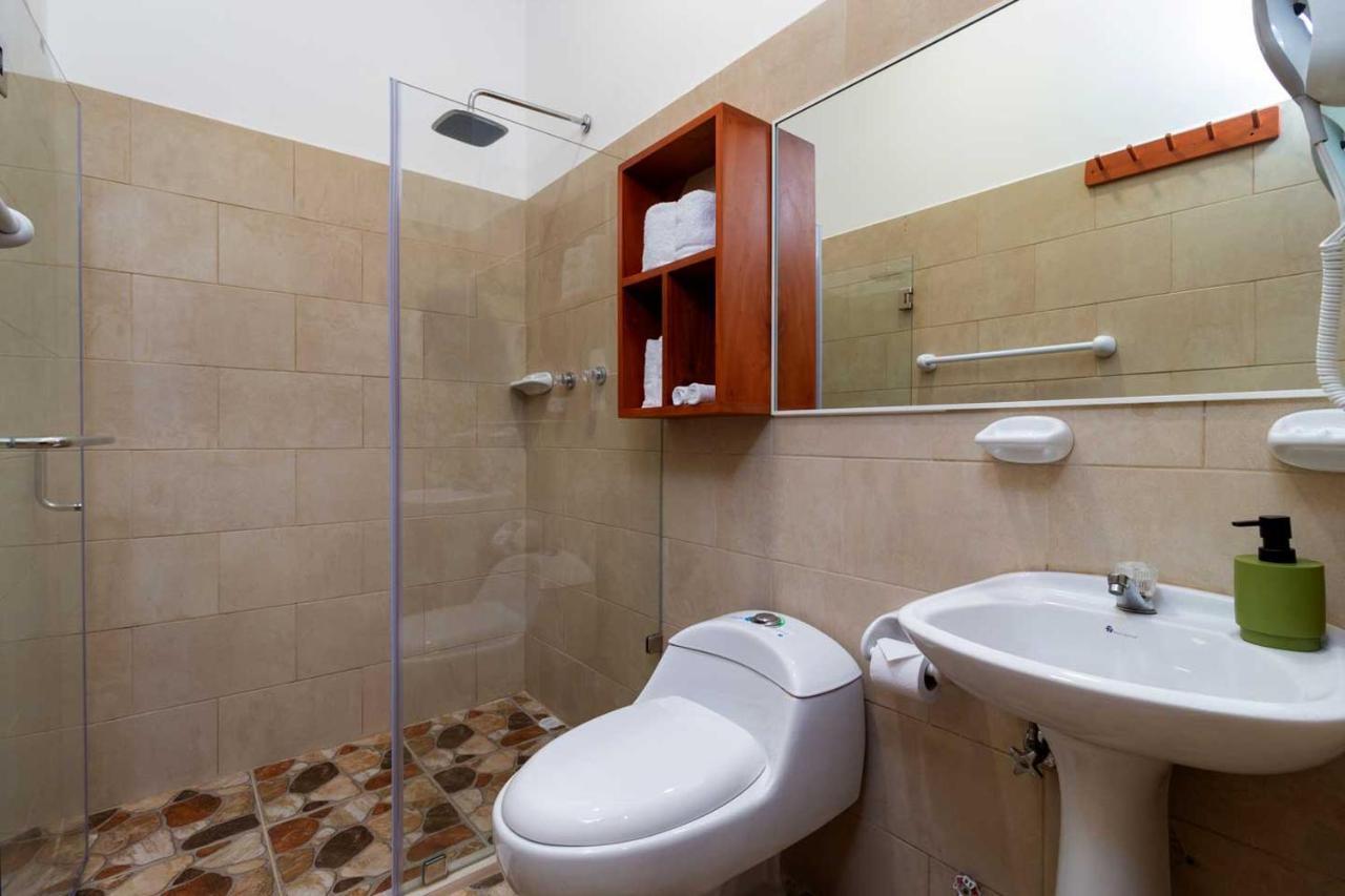 Plaza Luna Suites Puerto Ayora  Extérieur photo