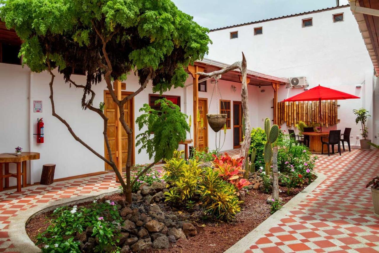 Plaza Luna Suites Puerto Ayora  Extérieur photo