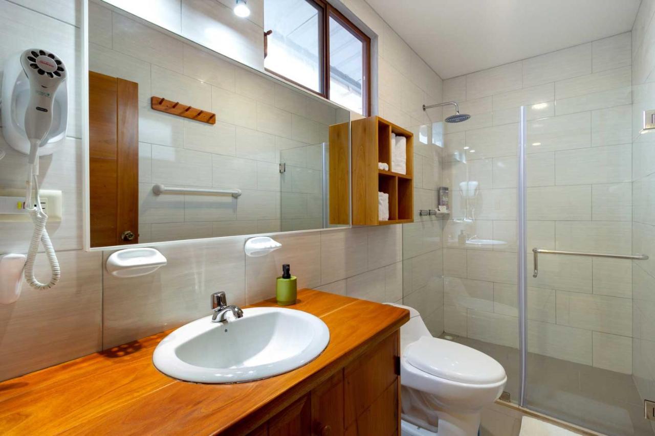 Plaza Luna Suites Puerto Ayora  Extérieur photo