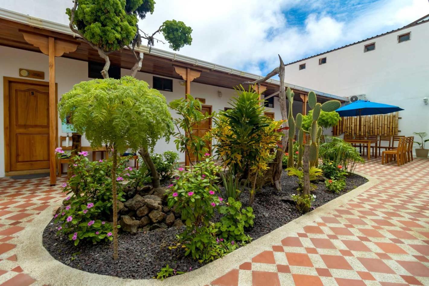 Plaza Luna Suites Puerto Ayora  Extérieur photo