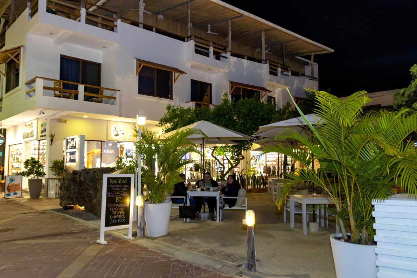 Plaza Luna Suites Puerto Ayora  Extérieur photo