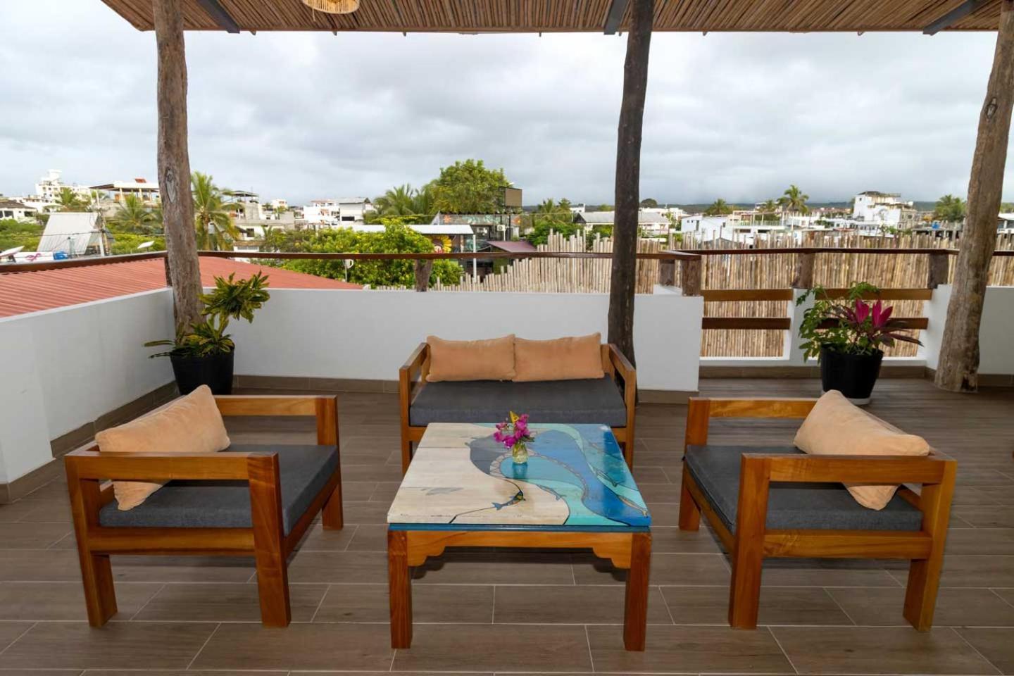 Plaza Luna Suites Puerto Ayora  Extérieur photo