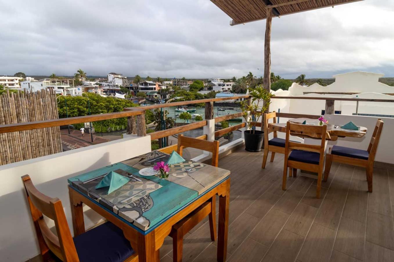 Plaza Luna Suites Puerto Ayora  Extérieur photo